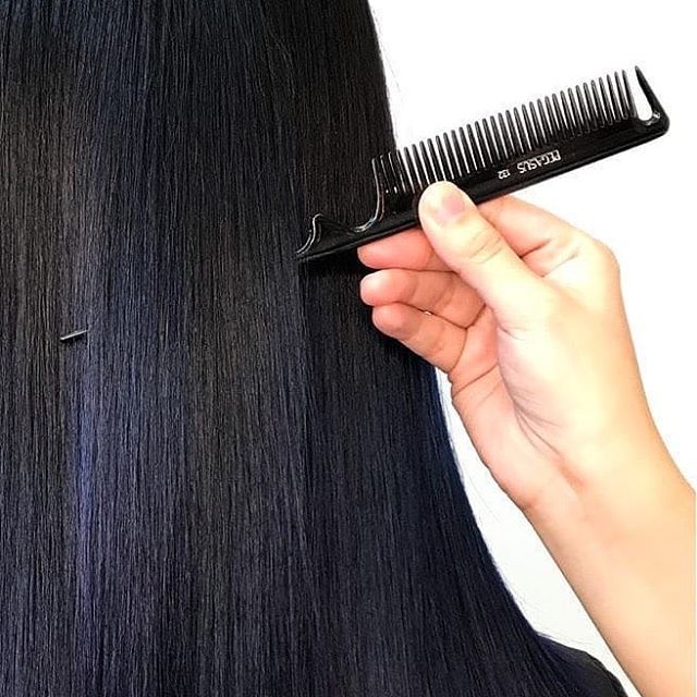 Pettine professionale Pegasus su capelli lisci